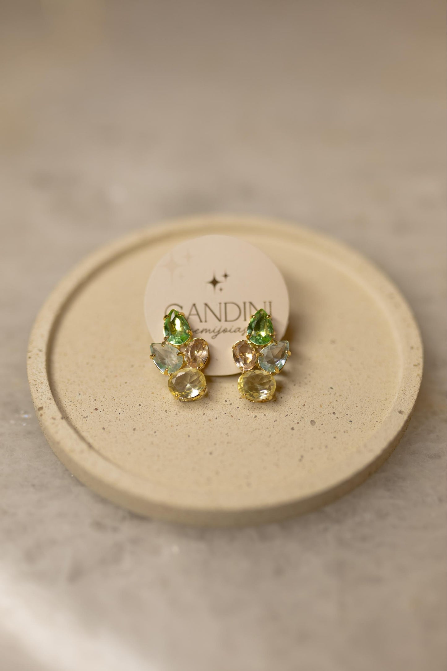 Brinco Gotas e Oval Dourado