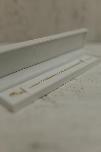 Pulseira Mini Corações Vazado Dourado