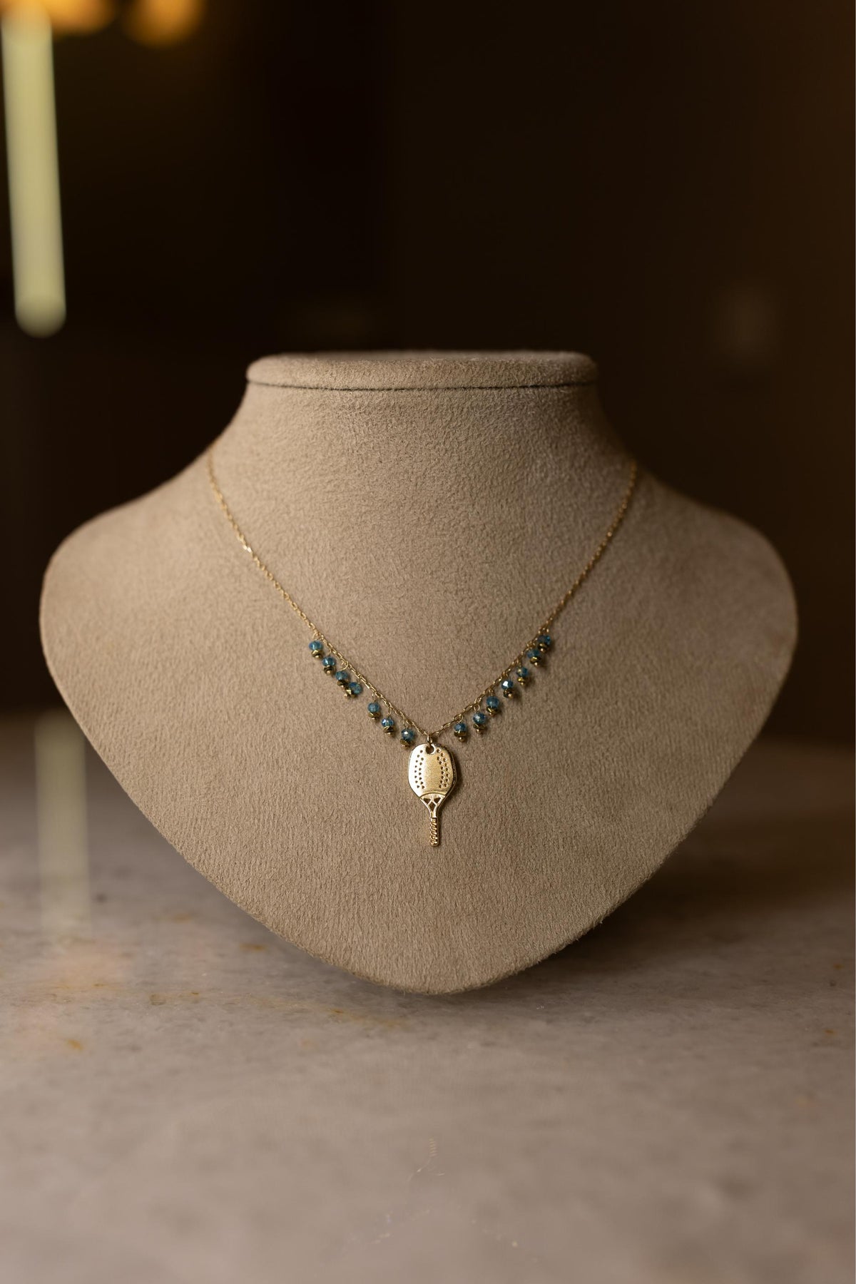 Colar Zircônias Pingente Raquete Dourado