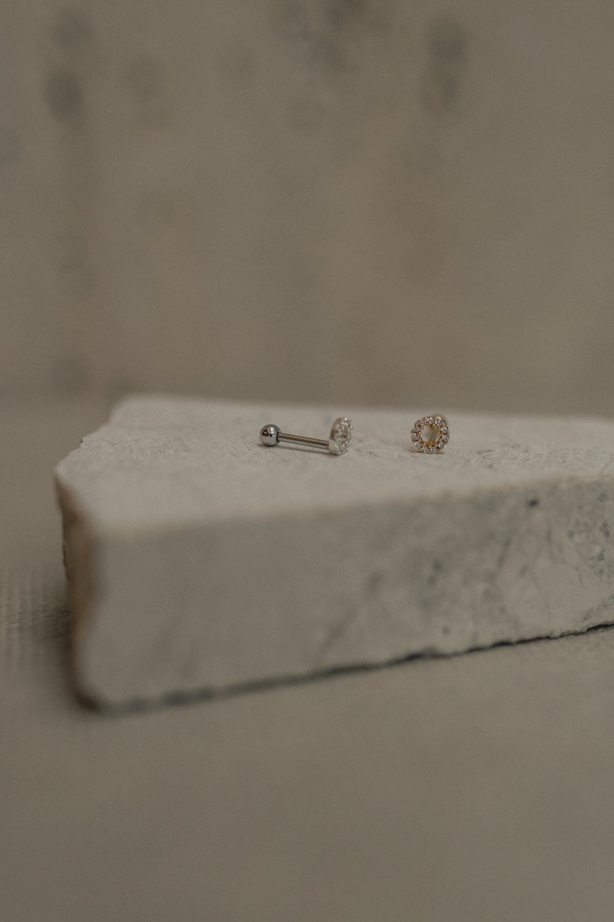 Piercing Hélix e Tragus Círculo Cravejado Prata 925