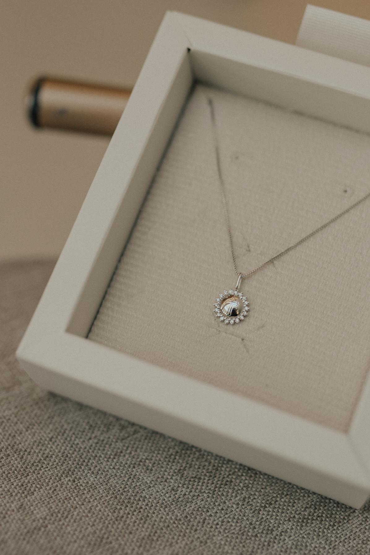 Colar Espírito Santo Zircônias Ródio Branco