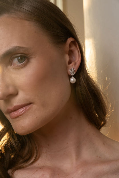 Brinco Nó Cravejado Ródio Branco