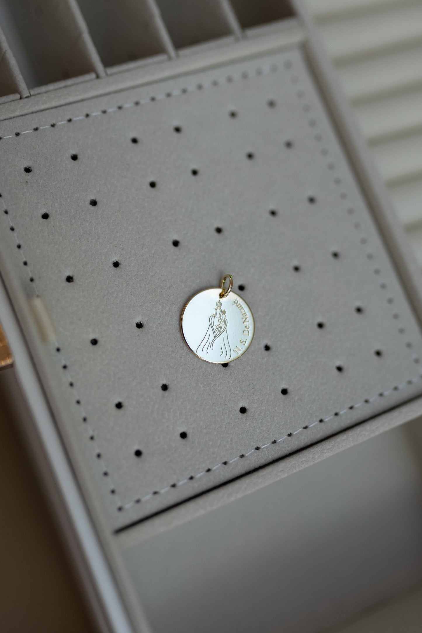 Pingente Nossa Senhora de Nazaré Dourado