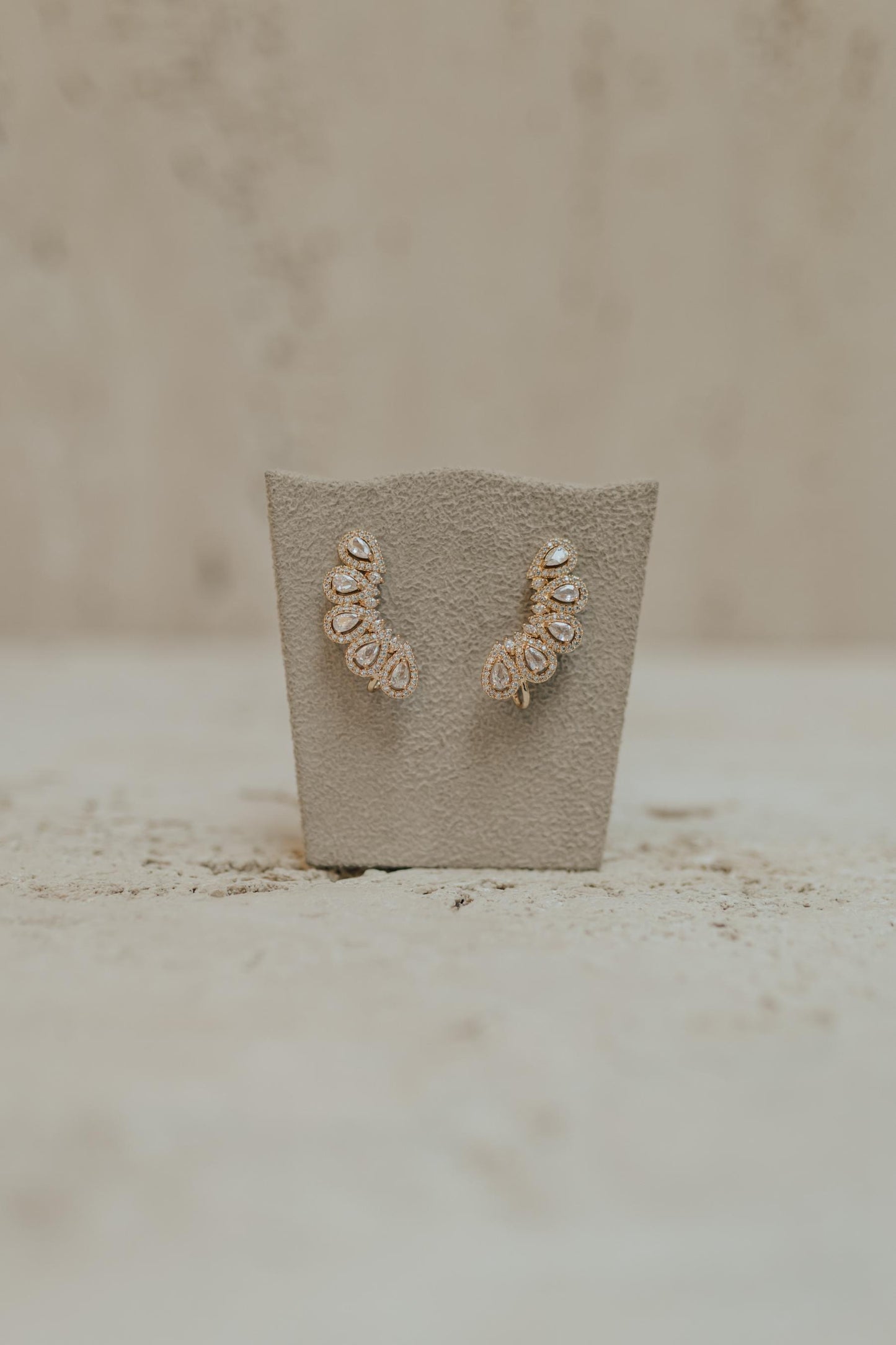 Brinco Ear Cuff Gotas Dourado