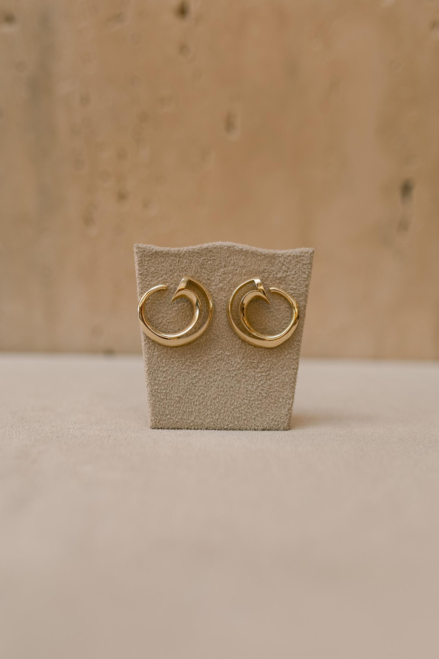 Brinco Volta Vazado Dourado