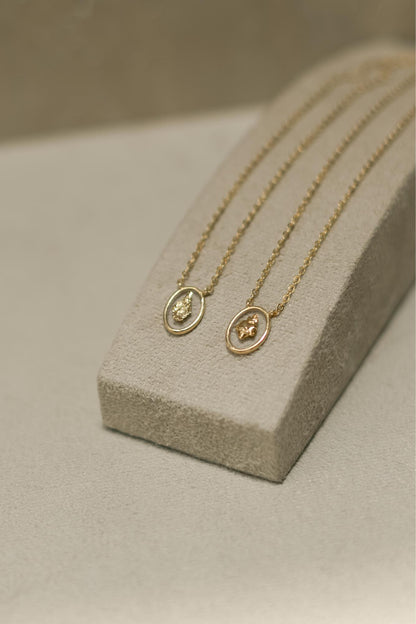 Colar Escapulário Flutuante Dourado