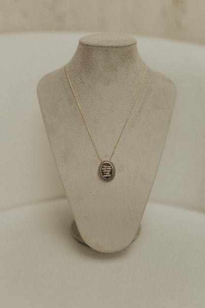 Colar Oval Cravejado Cruz Dourado