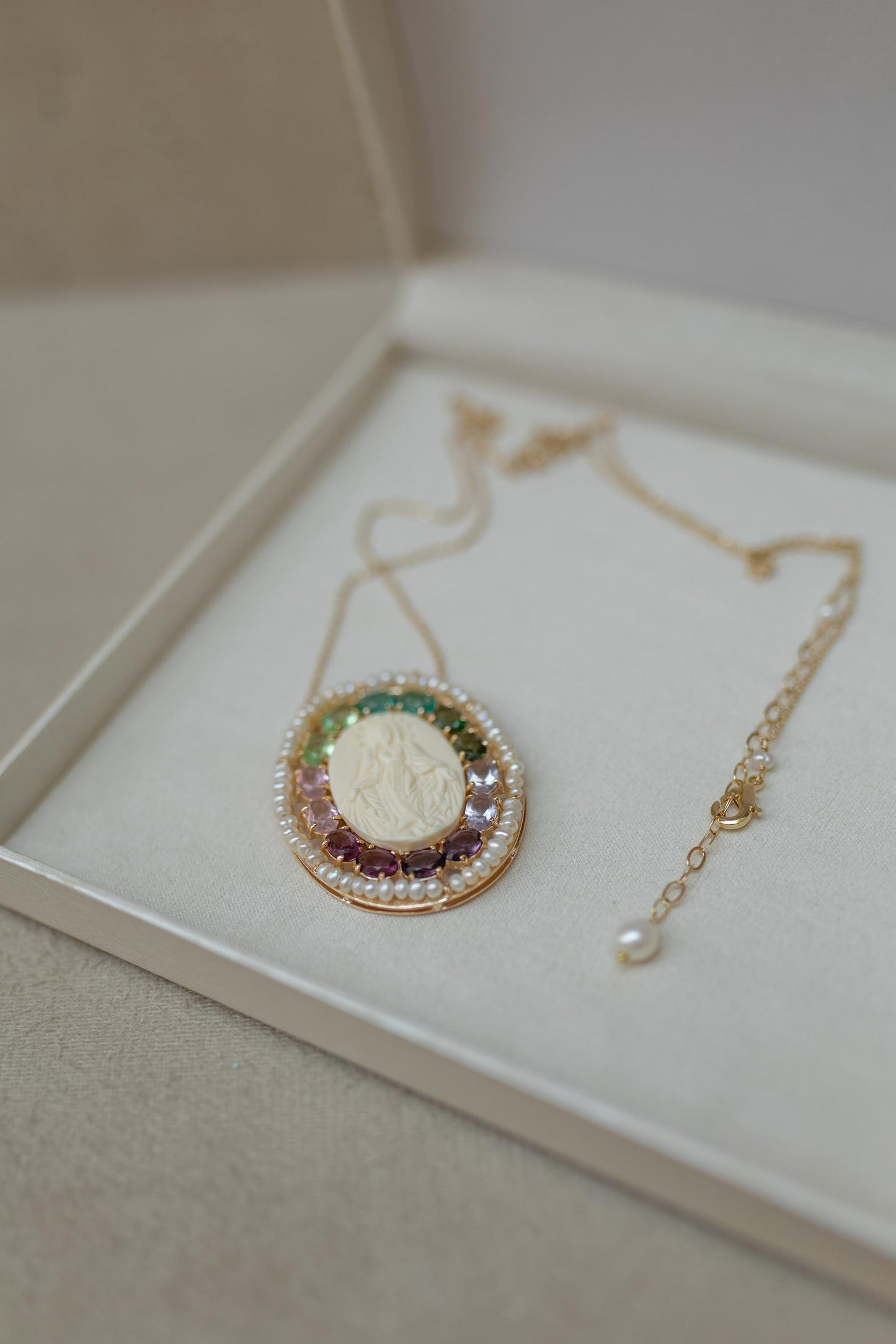 Colar Longo Nossa Senhora das Graças Dourado