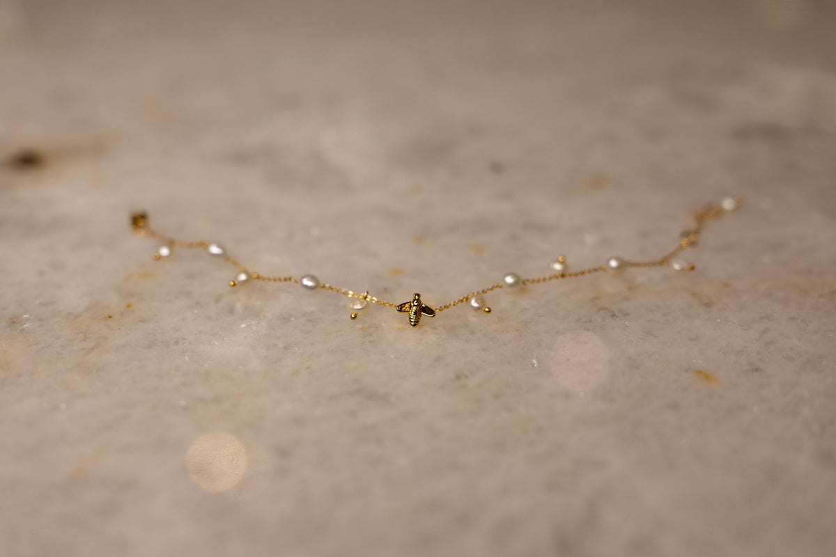 Pulseira Bee Pérolas Dourado