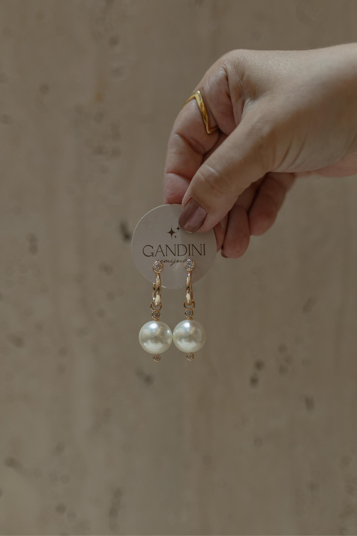 Brinco Argola 3 Zircônias Pérola Dourado