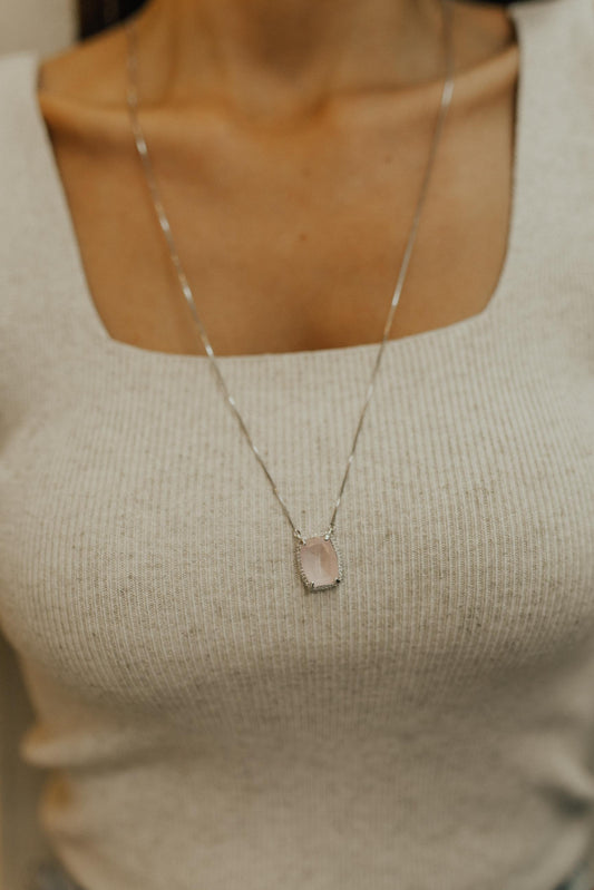 Colar Escapulário Madrepérola Rosa Ródio Branco