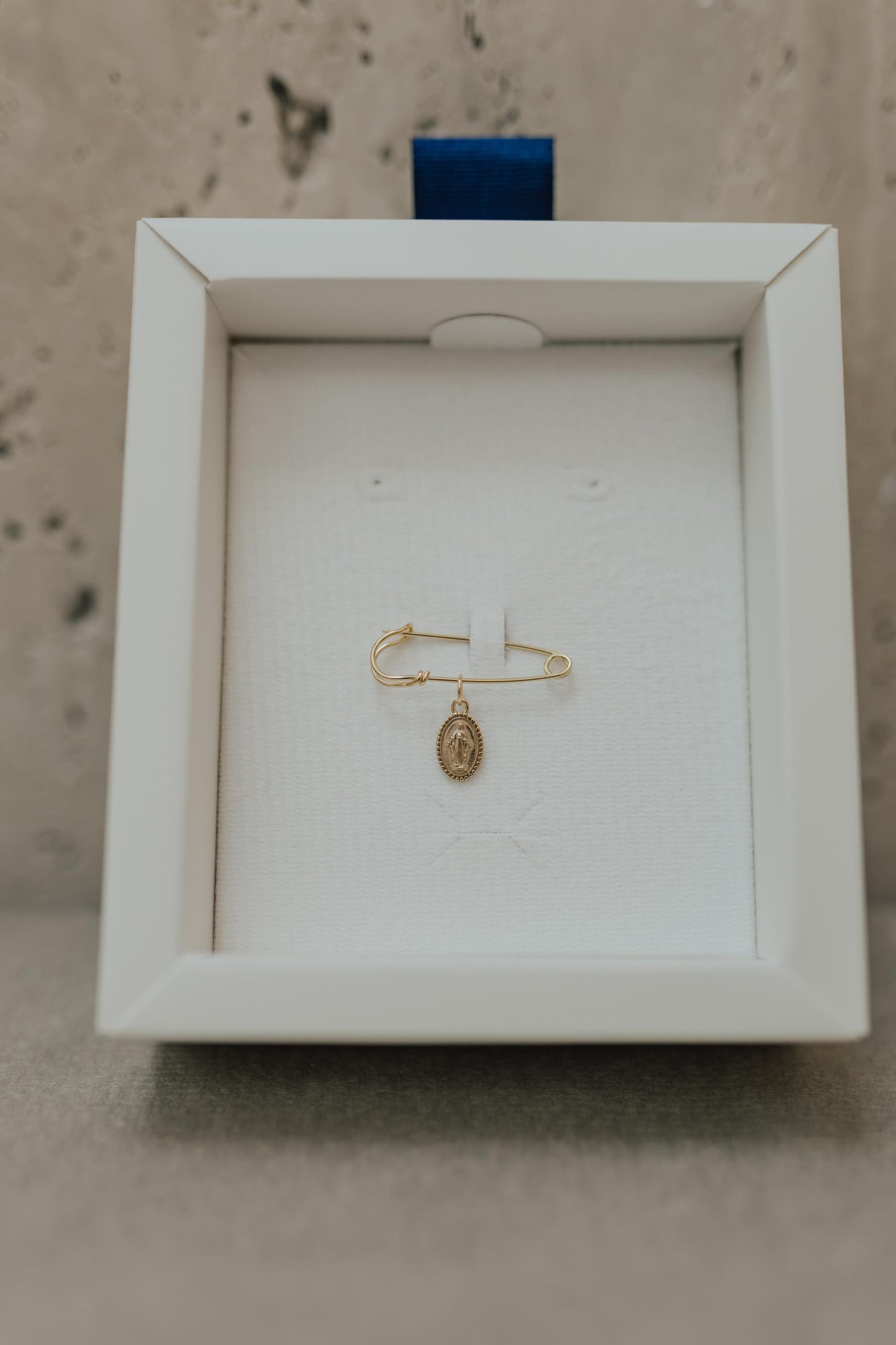 Alfinete Batizado Nossa Senhora das Graças  Prata 925  Dourado
