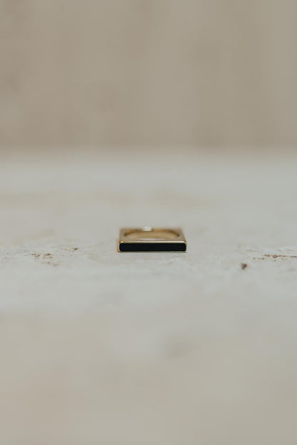 Anel Quadrado Esmaltado Preto Dourado