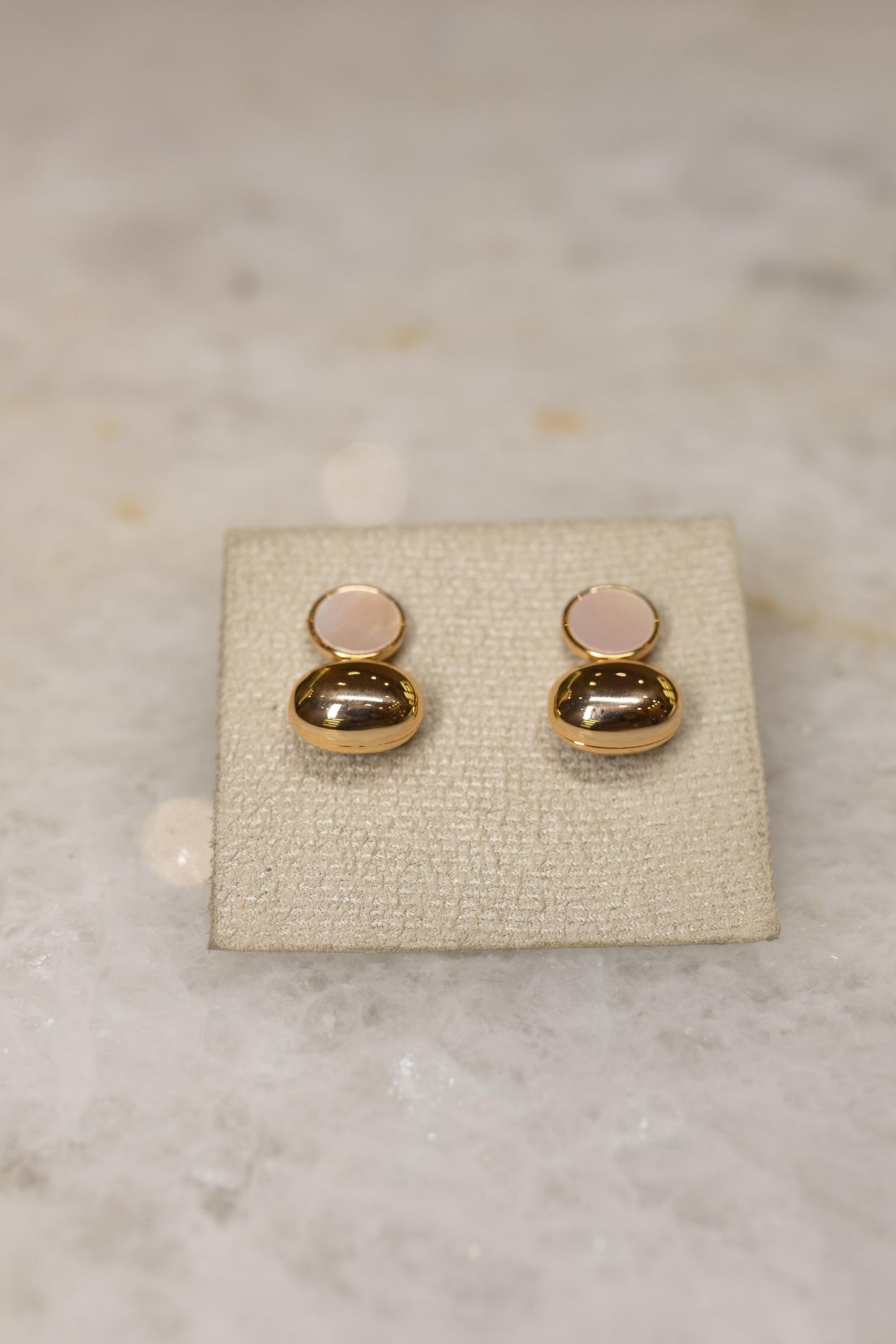 Brinco Oval Madrepérola Rose