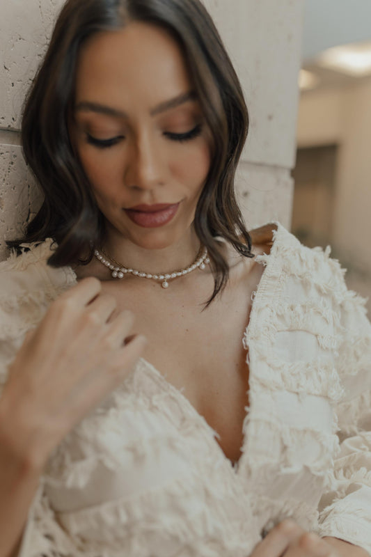 Colar Pérolas de Água Doce com Detalhes Dourado