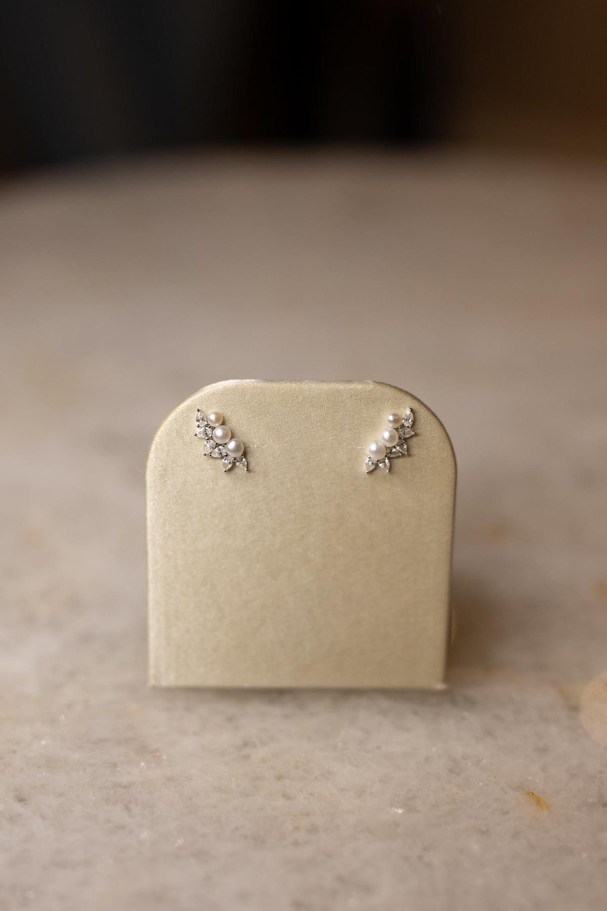 Brinco Mini Ear Cuff Pérolas e Gotas Moissanite Prata 925 Ródio Branco
