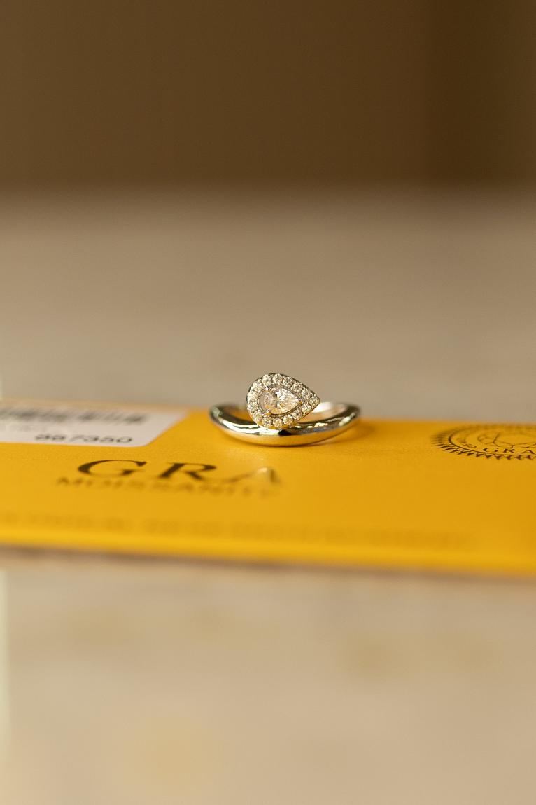 Anel Gota Cravejada Horizontal Moissanite Prata 925 Ródio Branco