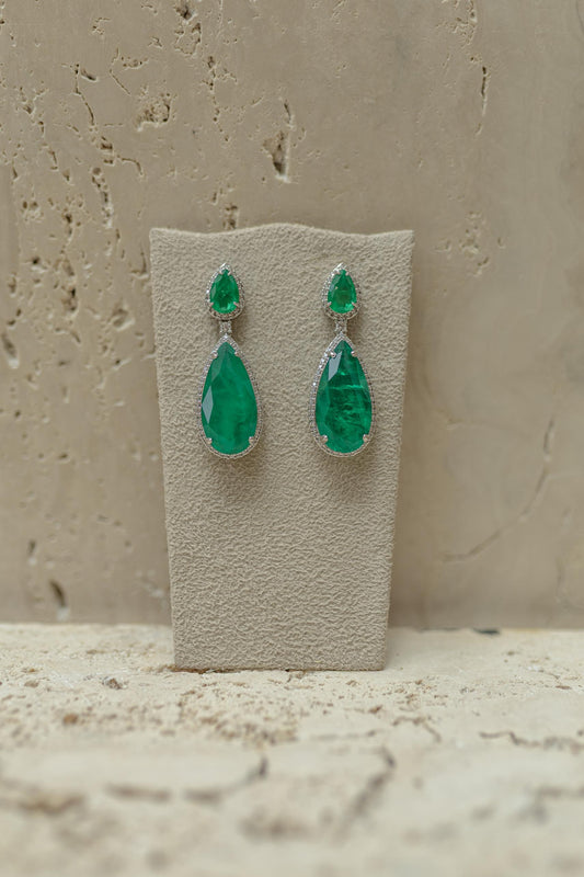 Brinco Pêndulo Esmeralda Fusion Ródio Branco