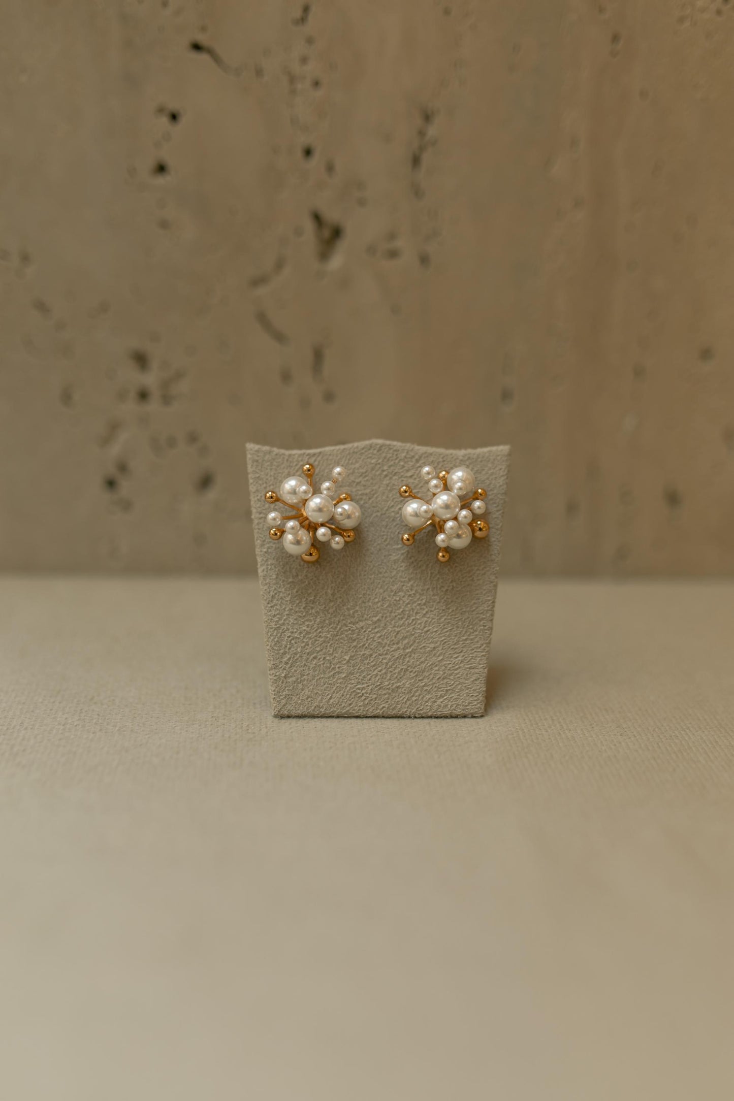 Brinco Explosão de Pérolas Dourado