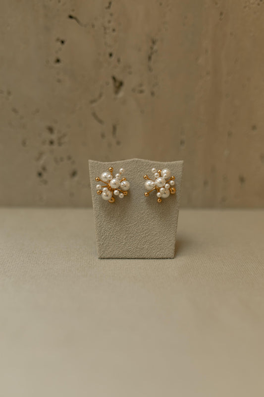 Brinco Explosão de Pérolas Dourado