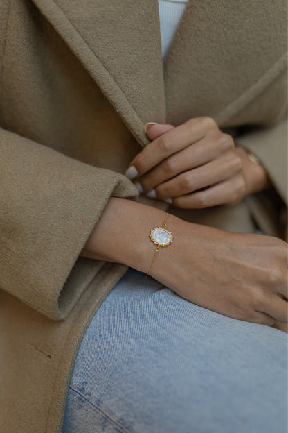 Pulseira Nossa Senhora das Graças Madrepérola Dourado