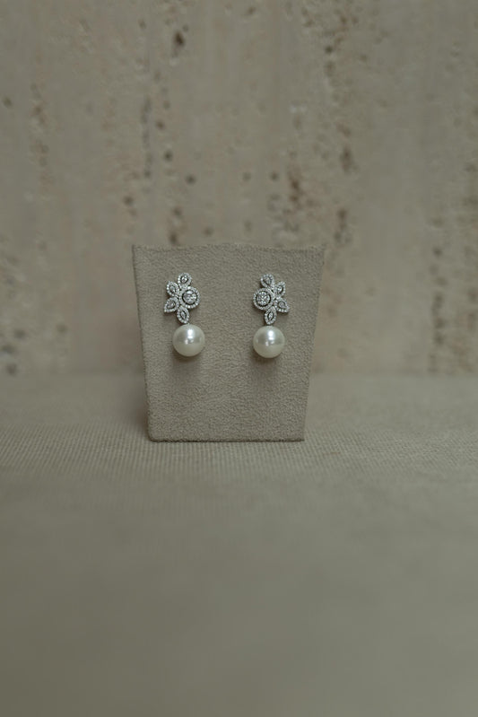 Brinco Cravejado Bride Invisible Pérola Ródio Branco