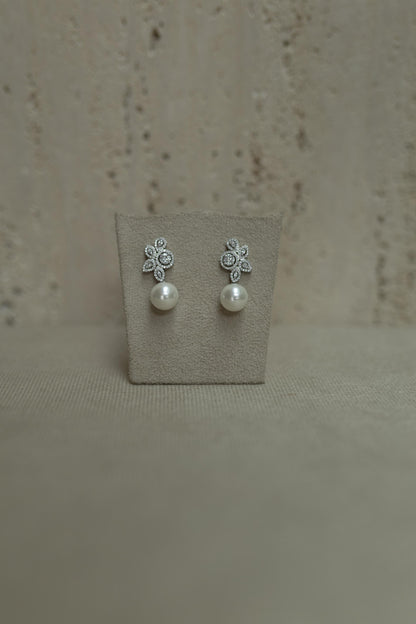 Brinco Cravejado Bride Invisible Pérola Ródio Branco