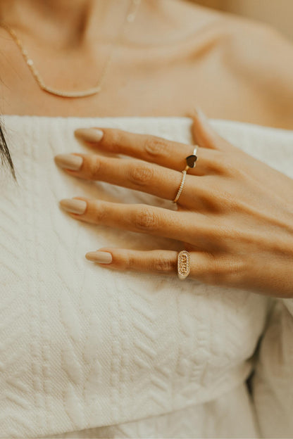 Anel Meia Aliança Cravejada Dourado