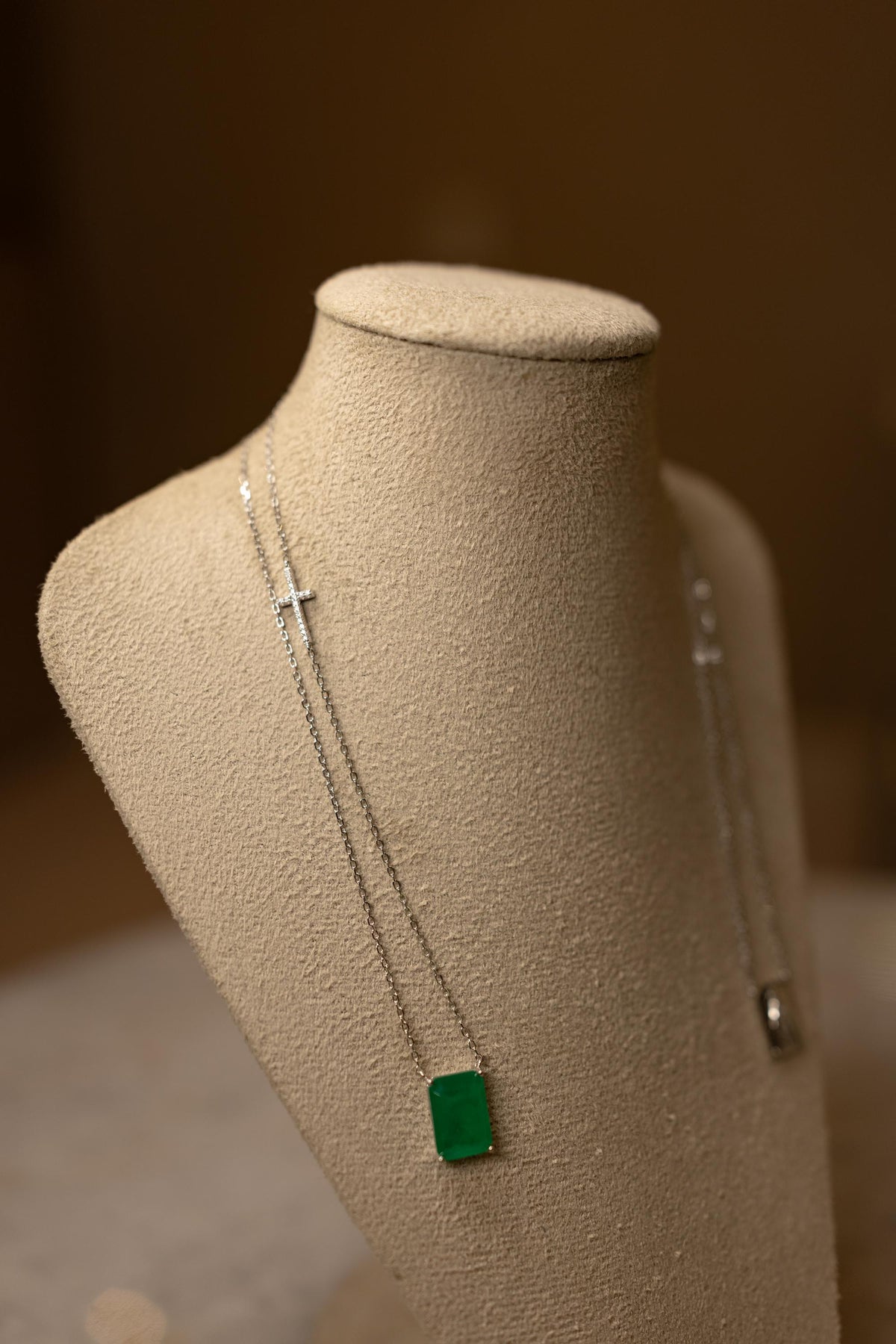 Colar Escapulário Nossa Senhora Aparecida Esmeralda Prata 925 Ródio Branco