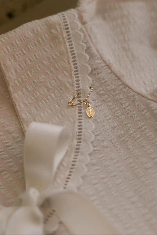 Alfinete Batizado Medalha Milagrosa Dourado