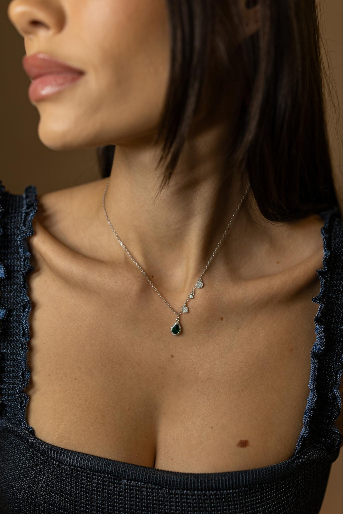 Colar Gota Esmeralda Cravejada Prata 925 Ródio Branco