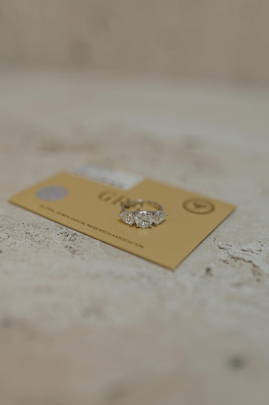 Anel Solitário 2 Gotas e Redondo Central Moissanite Prata 925 Ródio Branco