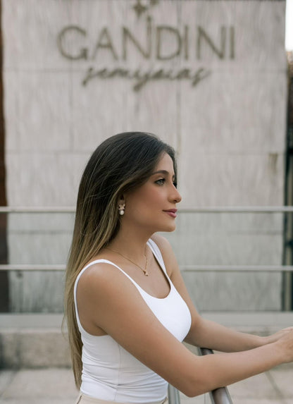 Brinco Camélia Com Pérola Dourado