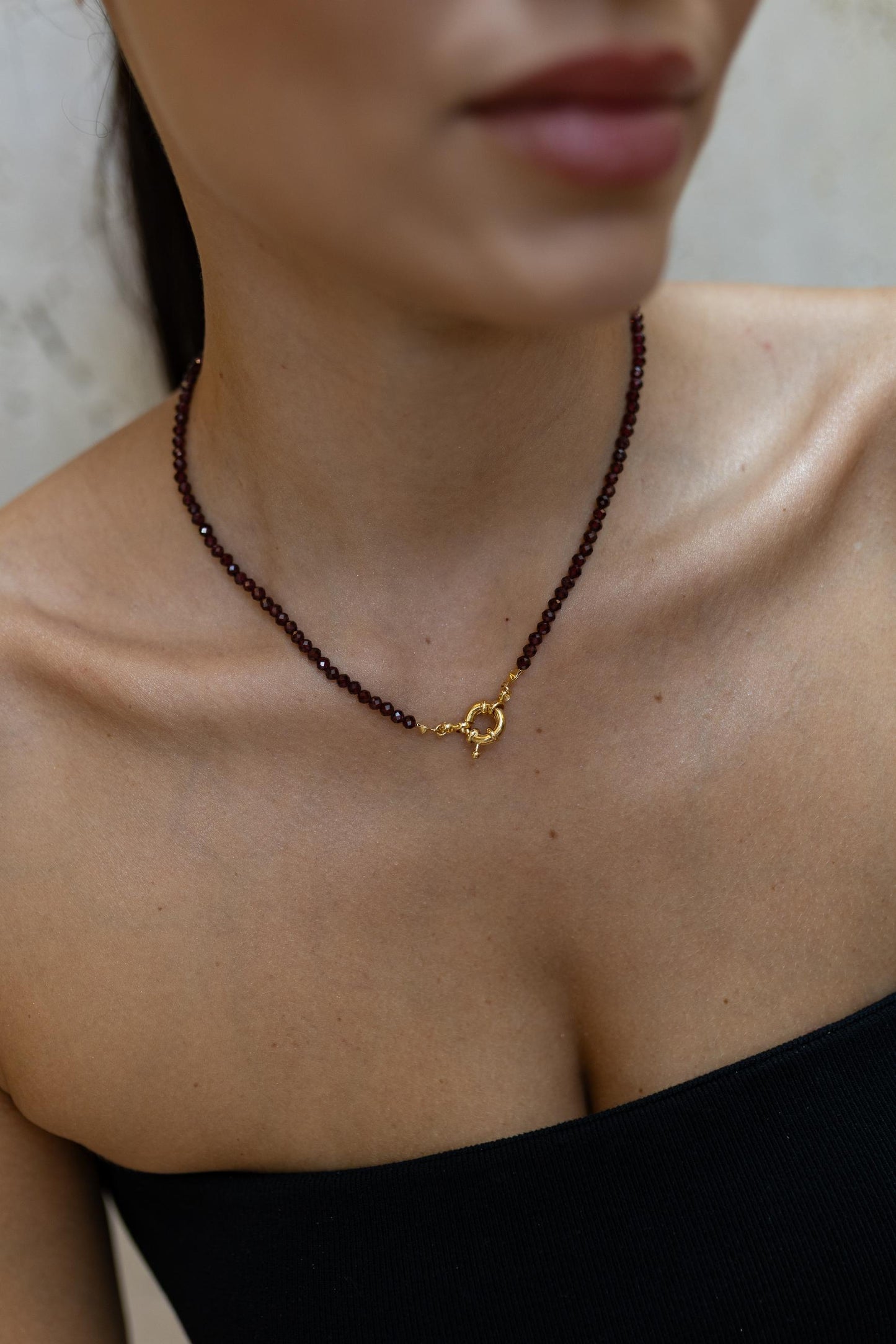 Colar Choker Pedras Naturais Fecho Bóia Dourado