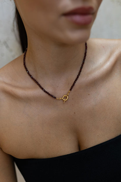 Colar Choker Pedras Naturais Fecho Bóia Dourado