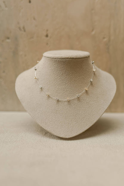 Colar Fio de Nylon Pontos de Luz Dourado e Ródio Branco