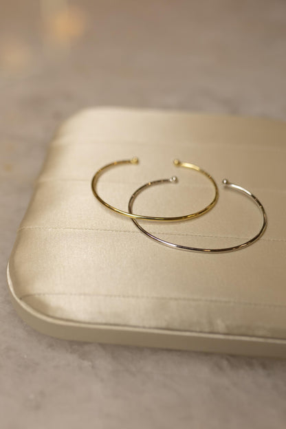 Bracelete Fino com Bolinhas nas Pontas