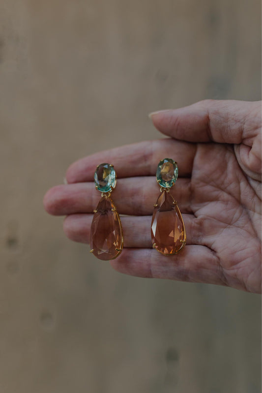 Brinco Pêndulo Oval Gota G Dourado
