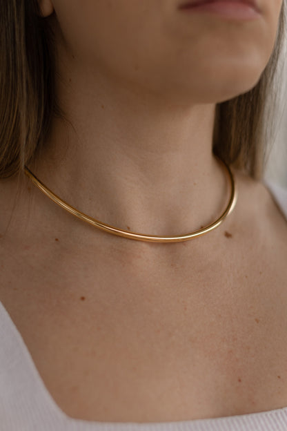Choker Aro Tubo Liso Dourado