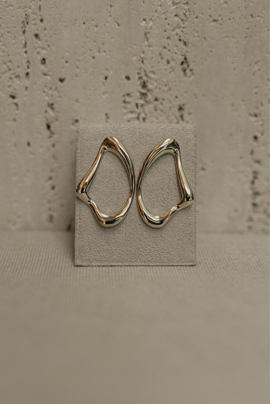 Brinco Orgânico Triangular Dourado