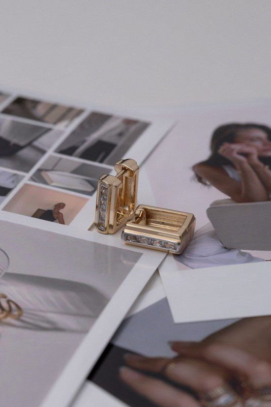 Brinco Argola Retangular Baguetes Dourado