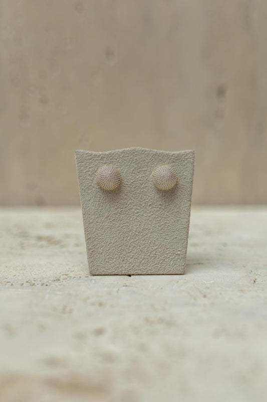 Brinco Meia Esfera Cravejado Dourado