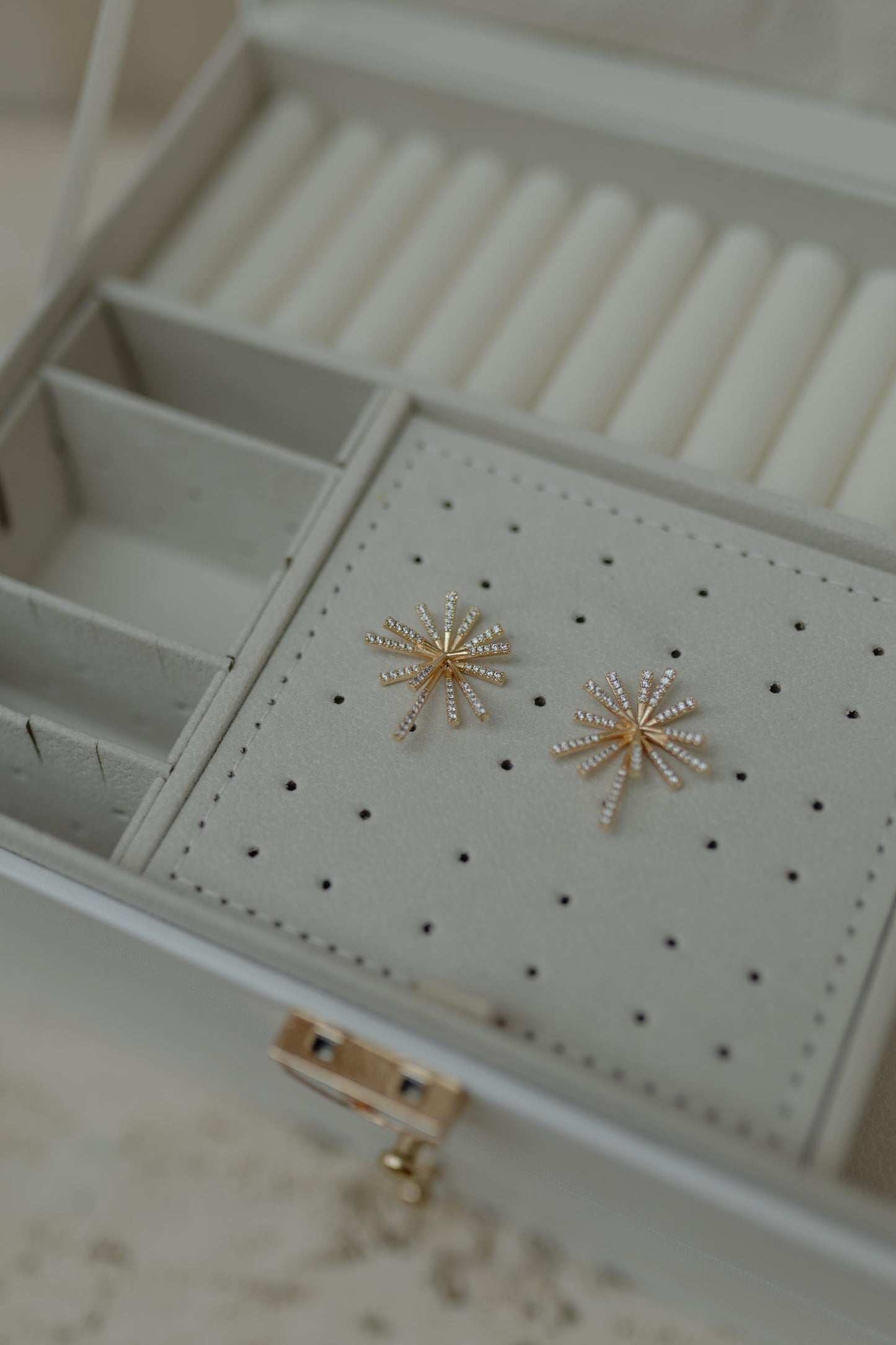 Brinco Explosão Cravejado Dourado