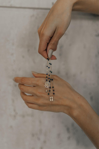 Colar Escapulário Pedras Naturais Nossa Senhora Aparecida Dourado