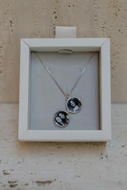 Colar Relicário Redondo Liso Ródio Branco