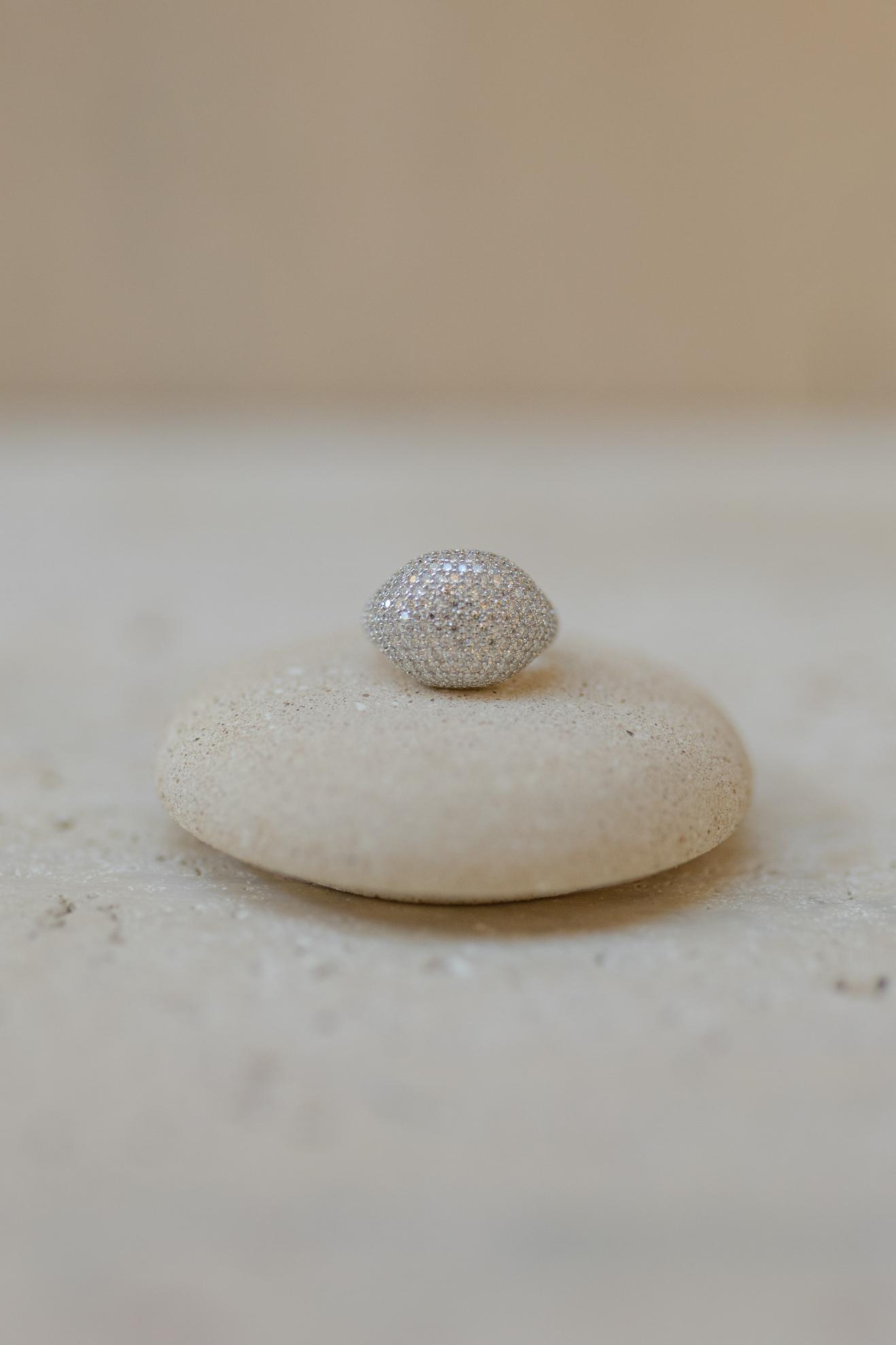 Anel Oval Cravejado Moissanite Prata 925 Ródio Branco