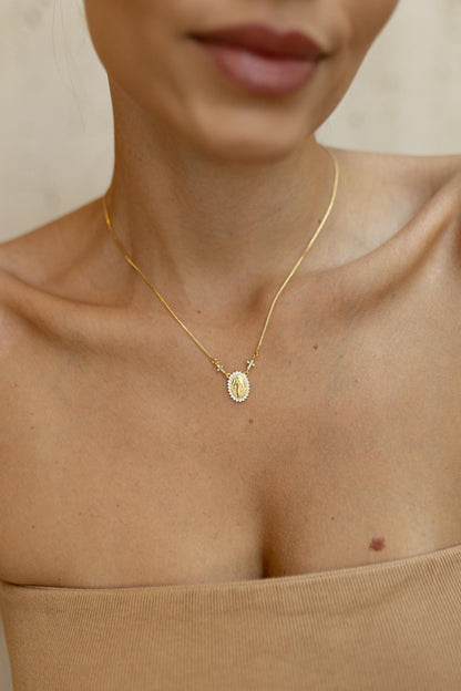 Colar Nossa Senhora das Graças Cravejado Dourado