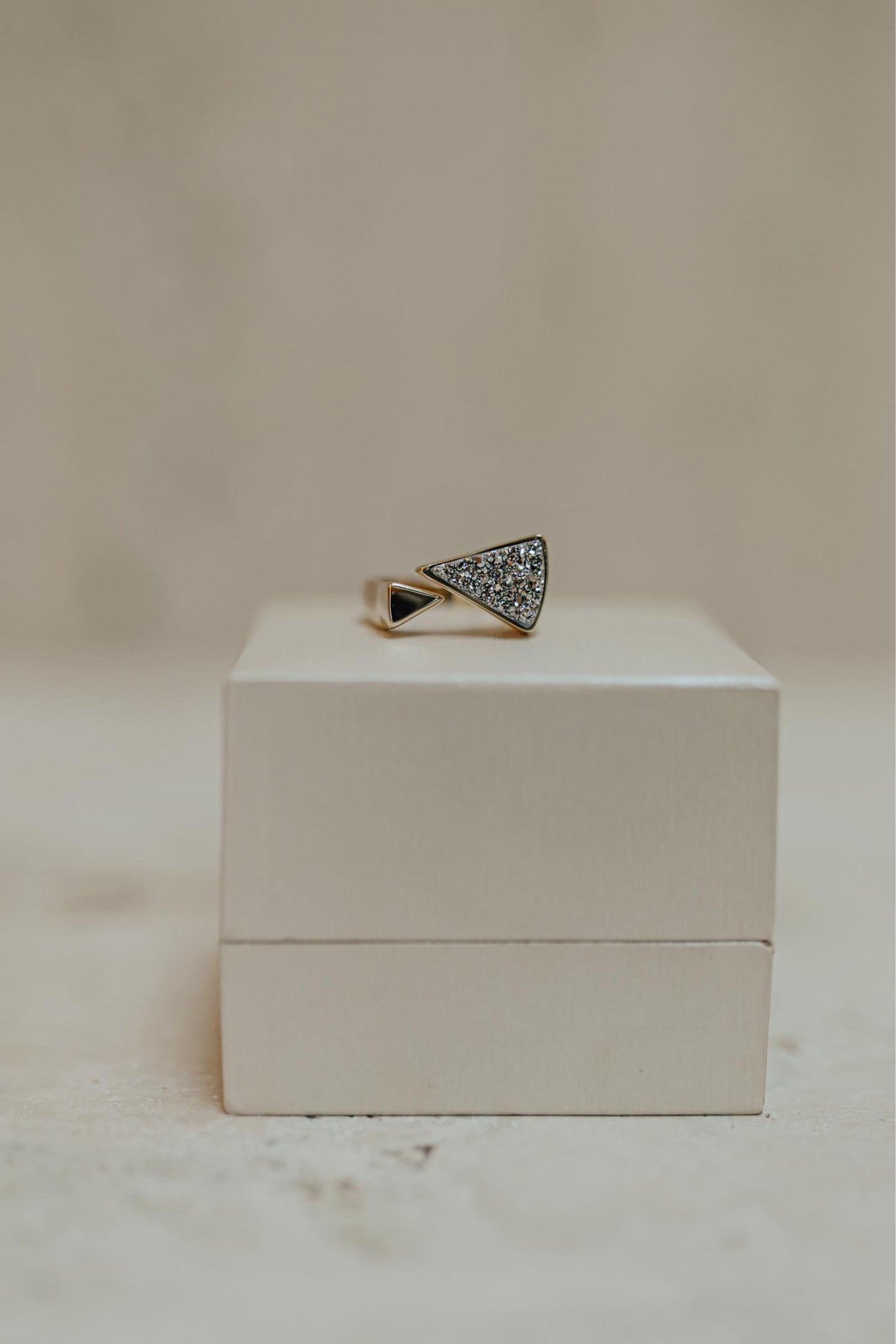 Anel Ajustável Anoitecer Drusa Platina Dourado