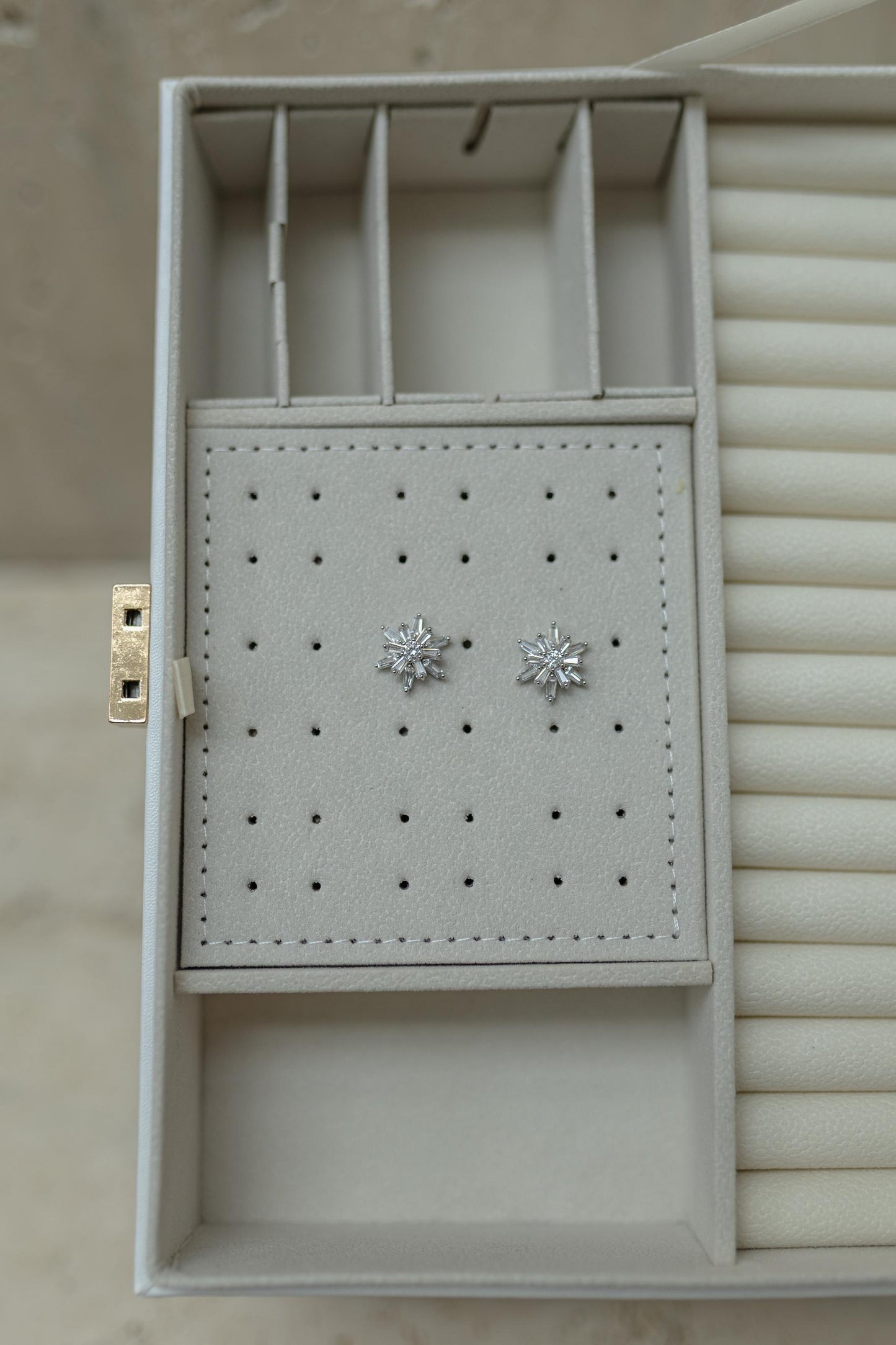 Brinco Margarida Baguete Ródio Branco