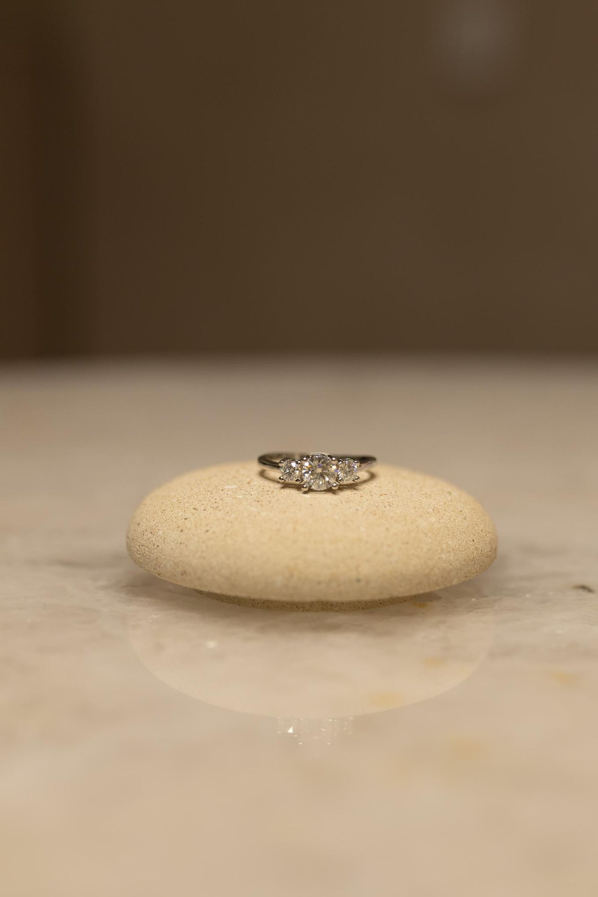 Anel Solitário Trilogia Moissanite Prata 925 Ródio Branco